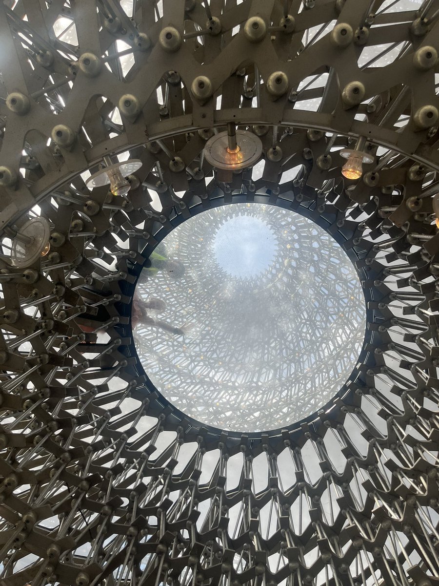 Year 1 are loving their sunny day visiting Kew Gardens #educationalvisits #TheBelmontWay #science 🌱