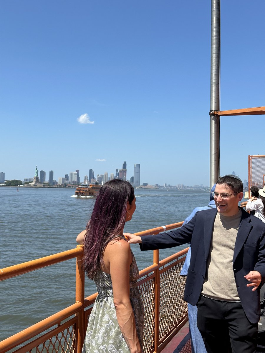 ComplyAdvantage's tweet image. 🎬 🍏 From the Big Apple to a screen near you! We've been working on something special with the team at @DailyPay.
Stay tuned – the full story is coming soon. 👀