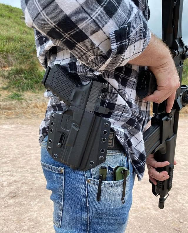 BravoHolsters's tweet photo. Range Day. 🔥
.
.
.
.
Repost from @chcoldres
.
#Glock #GlockFanactics #GlockProfessional #Glock19Gen5MOS #G19 #Holosun #508T #BravoHolsters #BravoConcealment #OWB #EDC #EveryDayCarry #Police #ThinBlueLine #GoodGuyWithAGun #BeHardToKill https://t.co/dfDpWDOZI7