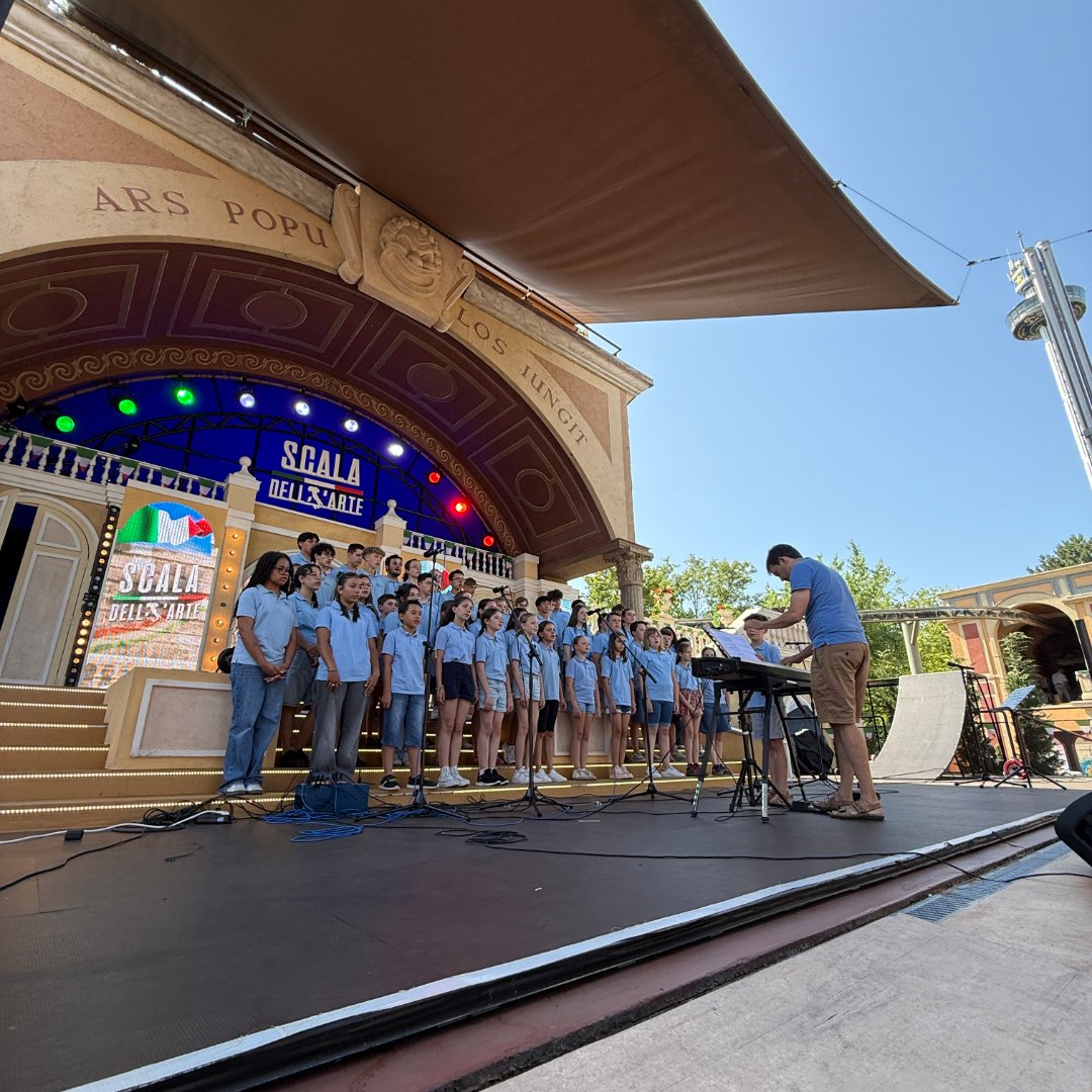 ThomasMack_EP's tweet photo. Heute beim Euro-Musique Festival im Europa-Park erfüllen über 100 Ensembles aus Schulen, Musikschulen und der Amateurmusik den gesamten Park mit ihren Klängen. 🎶 Ein Tag voller musikalischer Vielfalt, leidenschaftlicher Auftritte und Begegnungen, die Grenzen überwinden! 🌍🎺 https://t.co/pUSjcJOKOD