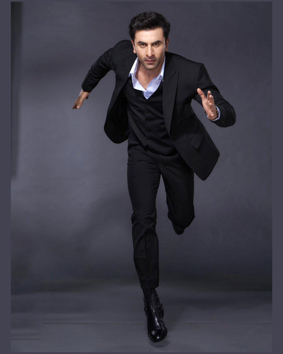 Avinash Gowariker (@avigowariker) on Twitter photo Ranbir Kapoor for Asian Paints… Got a perfect running shot 📸!
#RanbirKapoor <a href="/asianpaints/">Asian Paints</a> Ranbir Kapoor for Asian Paints… Got a perfect running shot 📸!
#RanbirKapoor <a href="/asianpaints/">Asian Paints</a>