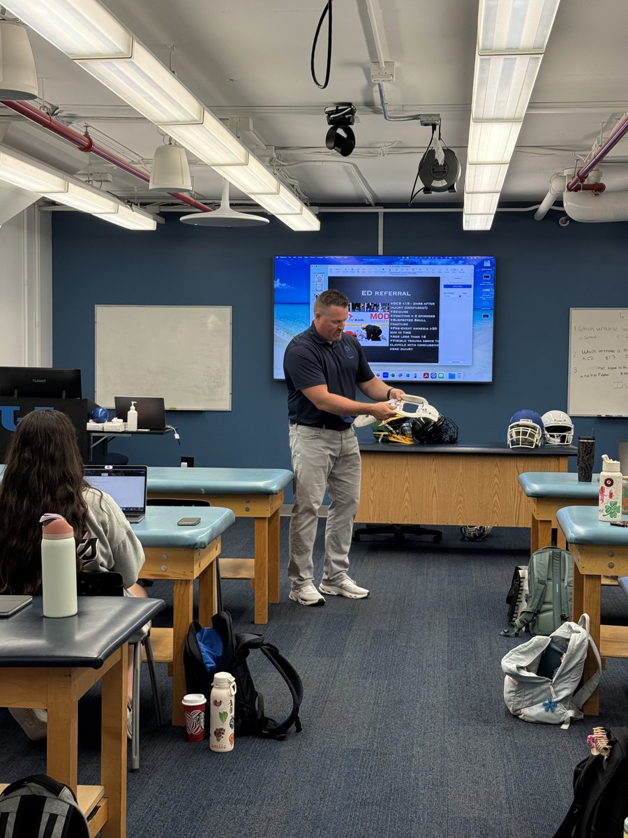 Buffalo_AT's tweet image. Thank you to Dr. Joe Bart for teaching the 1st years about spinal motion restriction. Dr. Bart is an emergency medicine physician at ECMC, the Buffalo Fire and Police Departments & Buffalo Police SWAT physician #UBuffalo #UBSPHHP #EMS