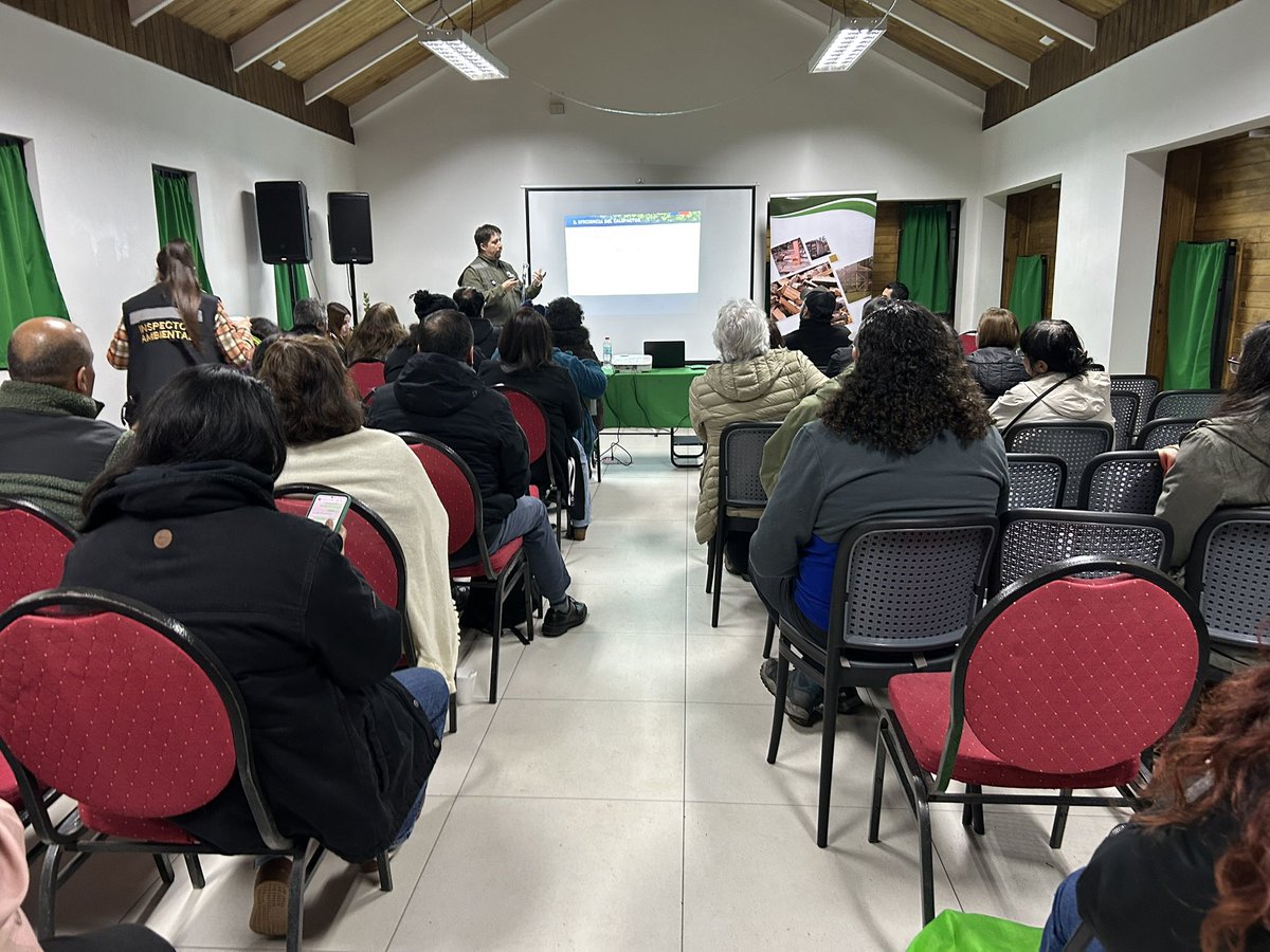 El día de ayer como Dendroenergía Biobío- CONAF, a solicitud de MedioAmbiente de la Municipalidad de Hualpén, tuvimos la oportunidad de presentar ante la comuna, temas relevantes como el Buen uso de la leña, con respecto a la eficiencia energética domiciliaria.