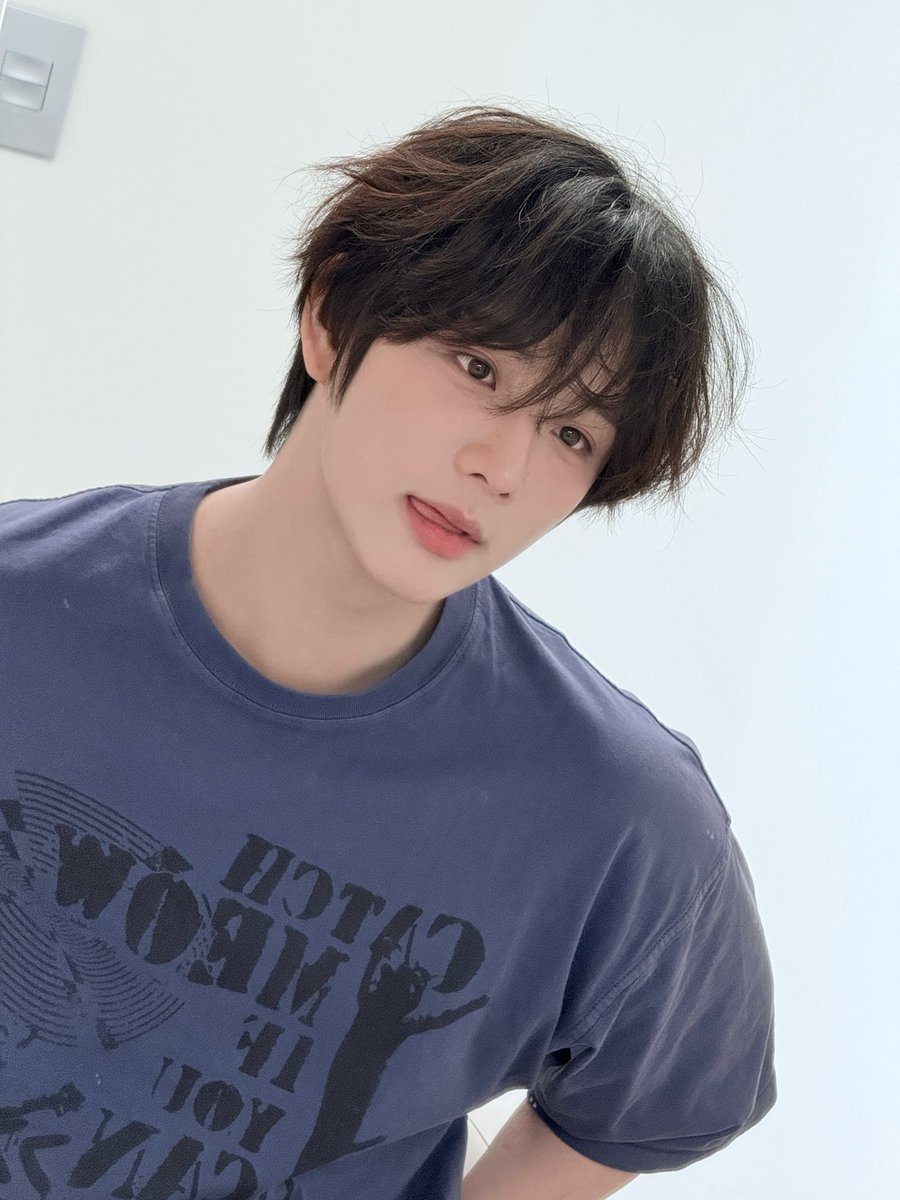 XODIAC_MEMBERS's tweet photo. [#씽]

이번 노래 다 들었어?🥶

#XODIAC #소디엑 #SING #씽 https://t.co/Buq18VHMYM