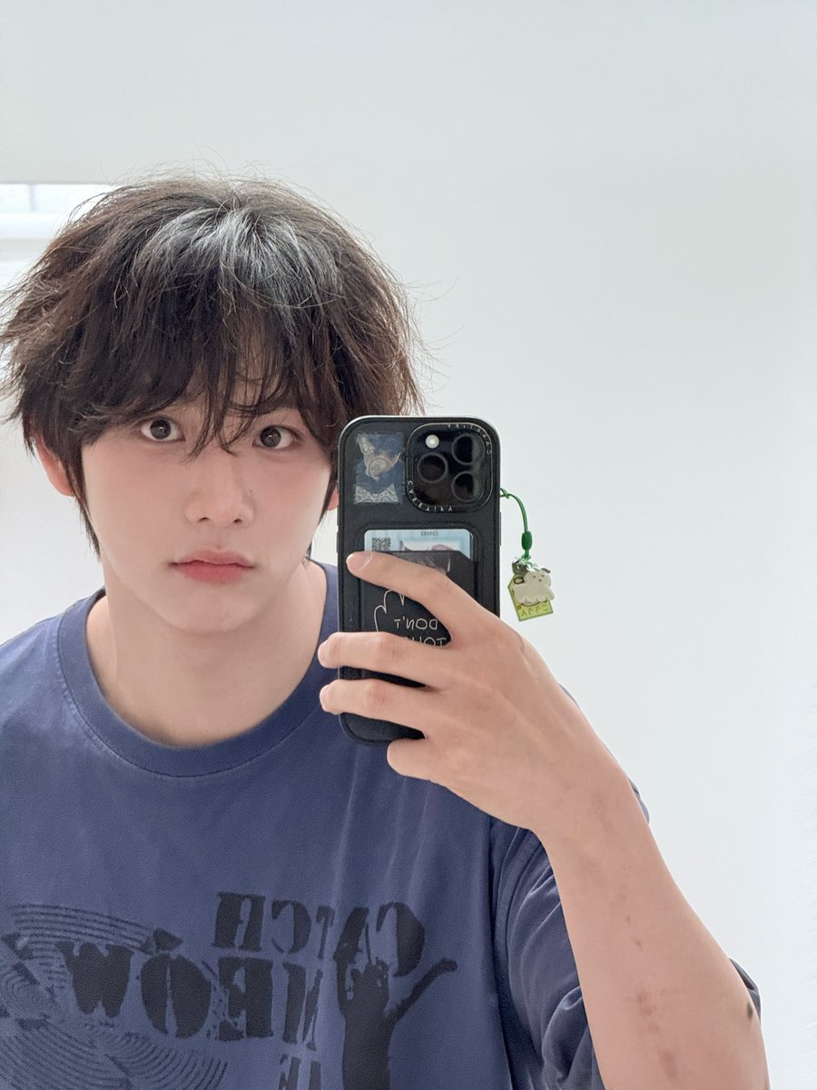 XODIAC_MEMBERS's tweet photo. [#씽]

이번 노래 다 들었어?🥶

#XODIAC #소디엑 #SING #씽 https://t.co/Buq18VHMYM