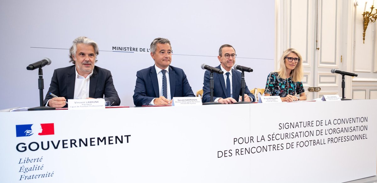 LFPfr's tweet image. SIGNATURE DE LA NOUVELLE CONVENTION POUR LA SÉCURISATION DE L’ORGANISATION DES MATCHS DE FOOTBALL PROFESSIONNEL !

En partenariat avec l&apos; @Interieur_Gouv (@BrunoRetailleau), le @justice_gouv (@GDarmanin), et le @Sports_gouv (@MarieBarsacq), la Ligue de Football Professionnel a…