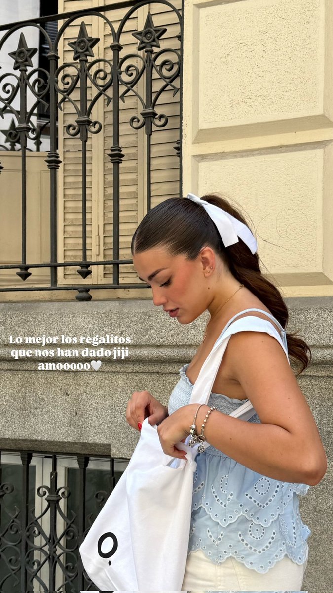 Du20000Dulce's tweet photo. 📸Story IG: aidaredru 🥰💜 25/06/2025
Que guapa mi reina @Aidaredru_ 🤍👑🤗     
 📸 | Publicación en instagram de @theOrdinary . https://t.co/7Ik64CVRzs