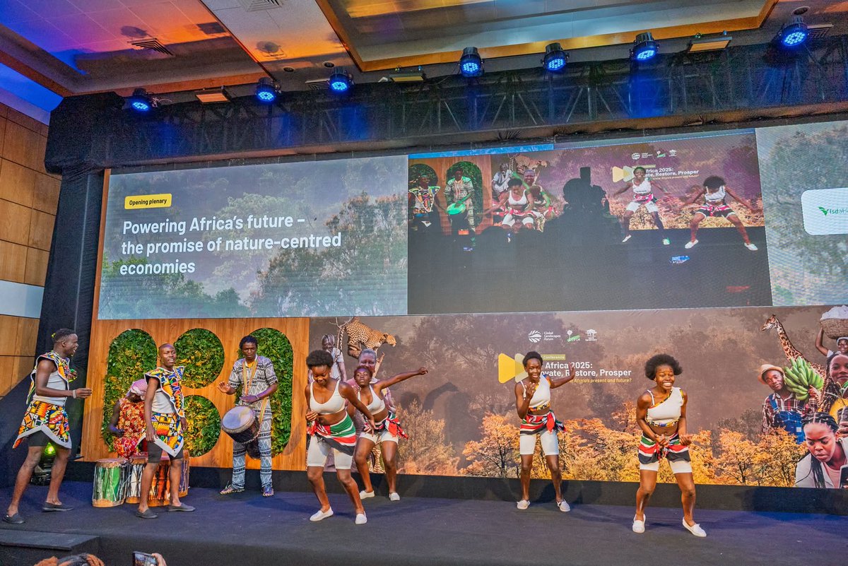 ShakurNjeru1's tweet image. Participated in the Global Landscapes Forum Africa 2025 @GlobalLF @CIFOR_ICRAF was a proud moment for @ViccoMukuru. Unlike last year鈥檚 presentation, this time we showcased Kenya鈥檚 rich culture through traditional dance and acrobatics bringing the spirit of Mukuru to the global