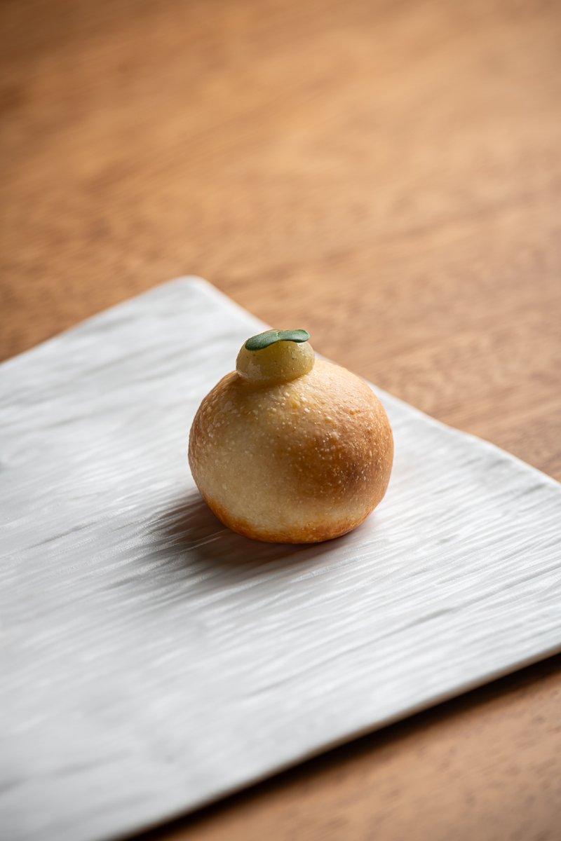 🇬🇧 Duck sobrasada brioche with pickled watermelon rind — a UNIC hit!

🇪🇸 Brioche de sobrasada de pato con piel de sandía encurtida, un HIT de UNIC.

Horario: Miércoles a Domingo, 19:30h-22:30h.
Reservas: unicrestaurantibiza.com y +34 971 30 45 26