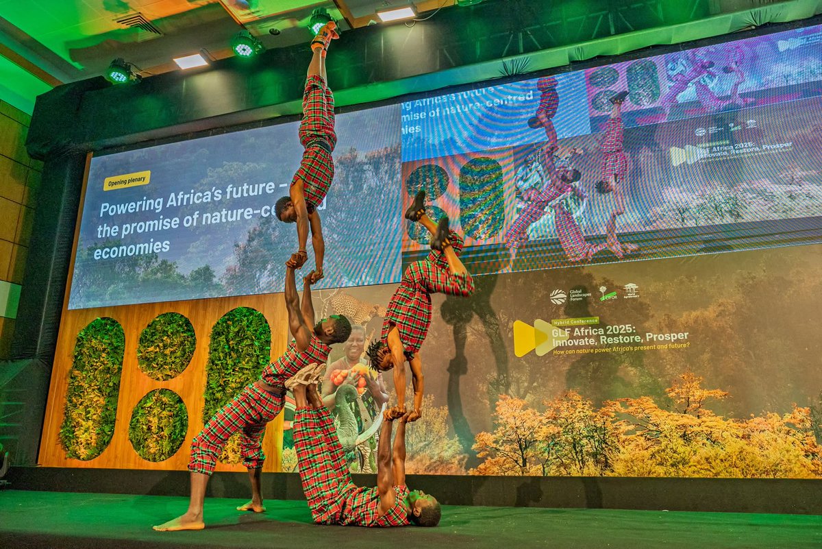 ShakurNjeru1's tweet image. Participated in the Global Landscapes Forum Africa 2025 @GlobalLF @CIFOR_ICRAF was a proud moment for @ViccoMukuru. Unlike last year鈥檚 presentation, this time we showcased Kenya鈥檚 rich culture through traditional dance and acrobatics bringing the spirit of Mukuru to the global