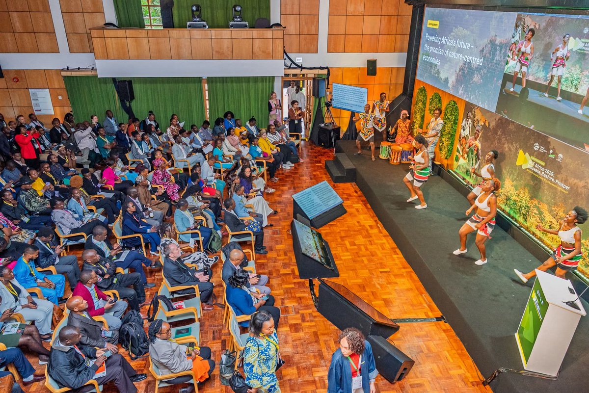 ShakurNjeru1's tweet image. Participated in the Global Landscapes Forum Africa 2025 @GlobalLF @CIFOR_ICRAF was a proud moment for @ViccoMukuru. Unlike last year鈥檚 presentation, this time we showcased Kenya鈥檚 rich culture through traditional dance and acrobatics bringing the spirit of Mukuru to the global