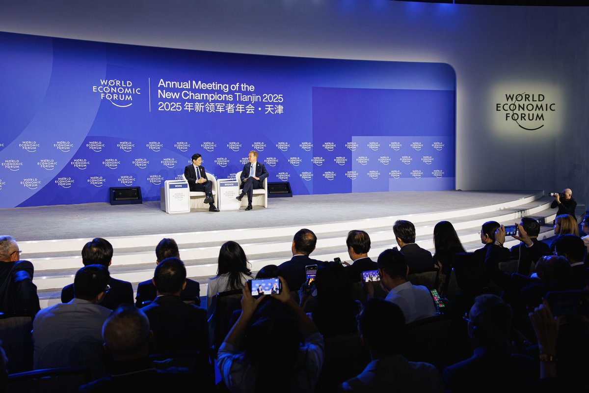 Enjoyed the dialogue with <a href="/wef/">World Economic Forum</a> President and CEO <a href="/borgebrende/">Børge Brende</a>. At a time when global norms and institutions are weakening, countries can do our part to bring down barriers, promote greater integration and strengthen multilateralism.