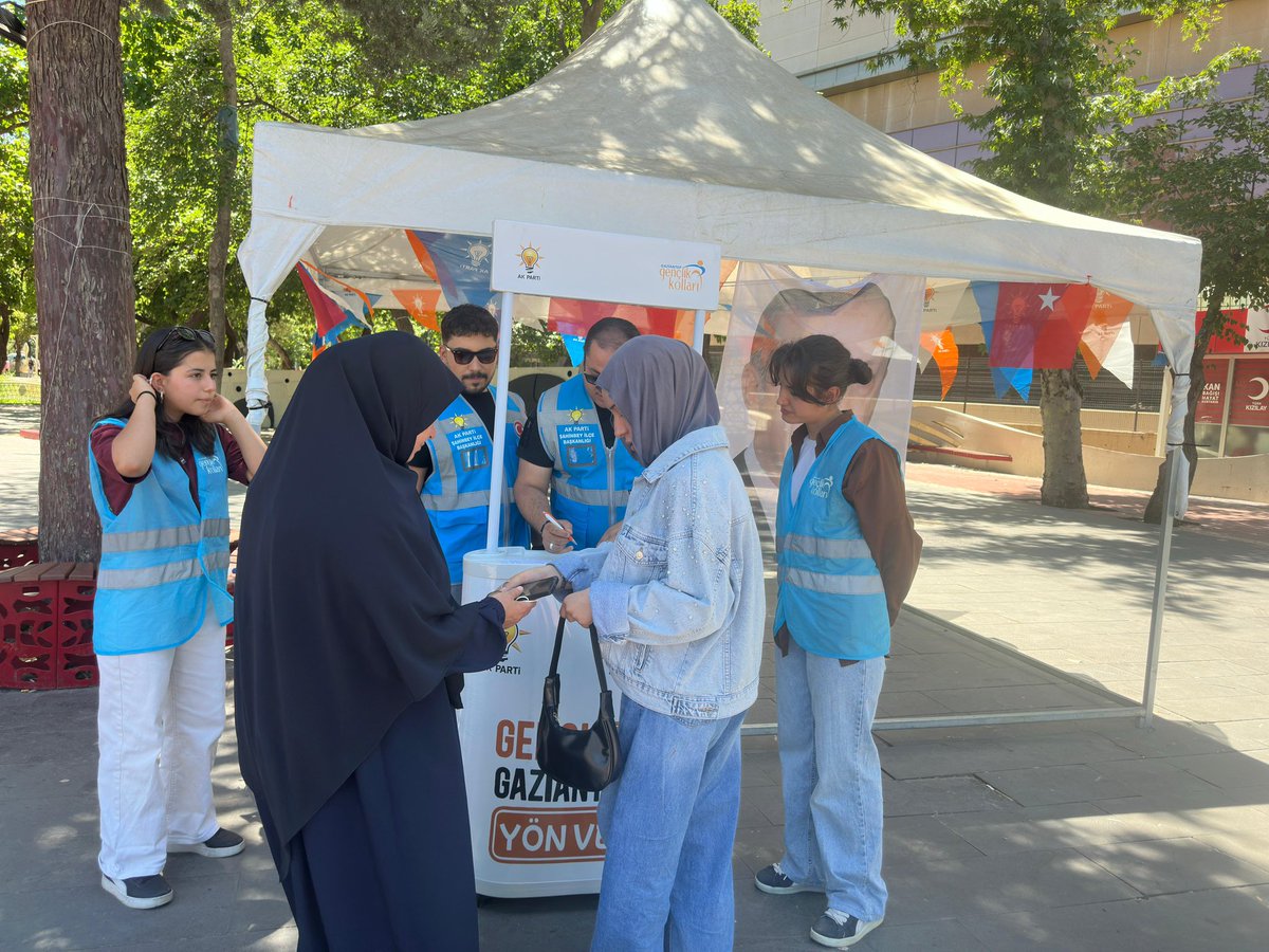 SankoPark’ta yeniden heyecan, yeniden inanç! 🇹🇷

İlk günkü heyecanla, Reis’in davasına bağlılıkla standımızı gururla açtık!

🔥 Meydan doldu, gönüller taştı!
🗣️ Sesimiz dalga dalga yayıldı,
🤝 Aramıza nice yeni yol arkadaşları katıldı!

Her tebessümde inancı gördük…
Her sohbette