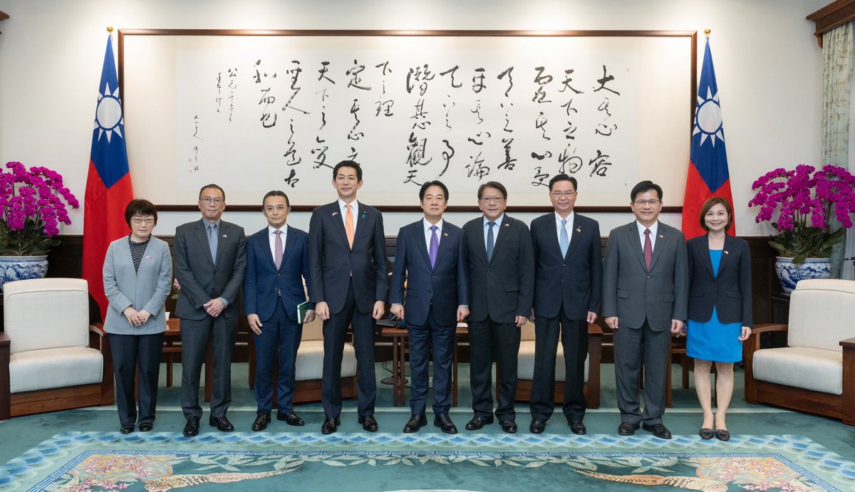 小林鷹之議員<a href="/kobahawk/">小林鷹之</a>の7年ぶりの訪台を歓迎します。台日は自由、民主主義、人権などの価値を共有し、第一列島線の防衛の要衝にあるパートナーです。インド太平洋の平和と繁栄を促進すべく連携を強め、「非レッドサプライチェーン」を構築して世界経済の強靭化と持続可能な発展を目指しましょう。