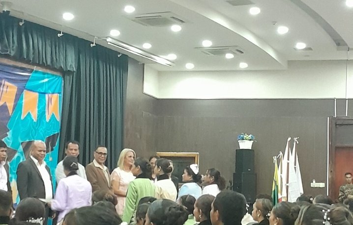 "Las metas se alcanzan con trabajo duro, y tú eres prueba de ello".
Son reconocidos los mejores graduados de la #ESM del Año académico 2025.
"Que este logro te recuerde que debes aspirar a lo más alto, porque el cielo es el límite".