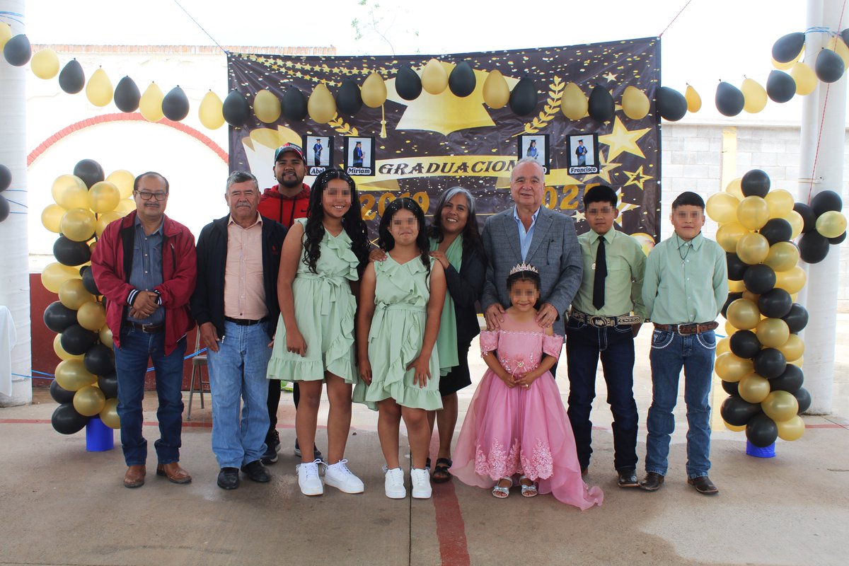Les compartimos más fotografías de la Ceremonia de Graduación de la Escuela  Primaria Municipal General Álvaro Obregón de la comunidad de Manguitas de  la generación 2019-2025. 📸👩\u200d🎓🧑\u200d🎓, image size:1200x800