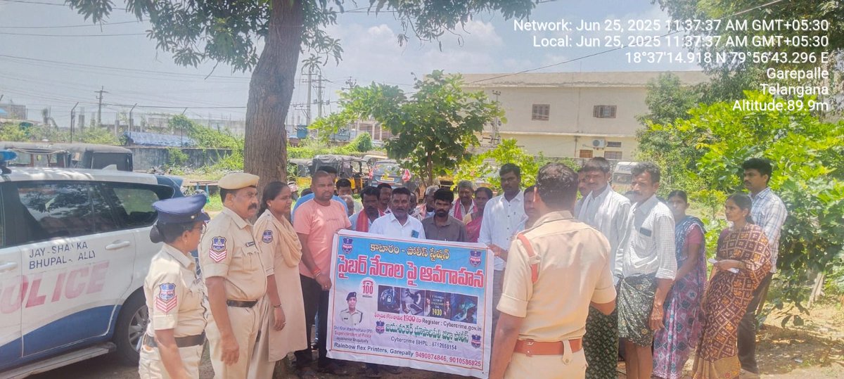 మండల కేంద్రంలో ప్రజలకు పోలీసు స్టేషన్ ఆవరణలో పోలీసు సిబ్బందితో కలిసి సైబర్ నేరాల పట్ల అవగాహన కల్పించిన SI _2 A. శ్రీనివాస్.<a href="/spbhoopalpalli/">SP Bhupalapally</a>