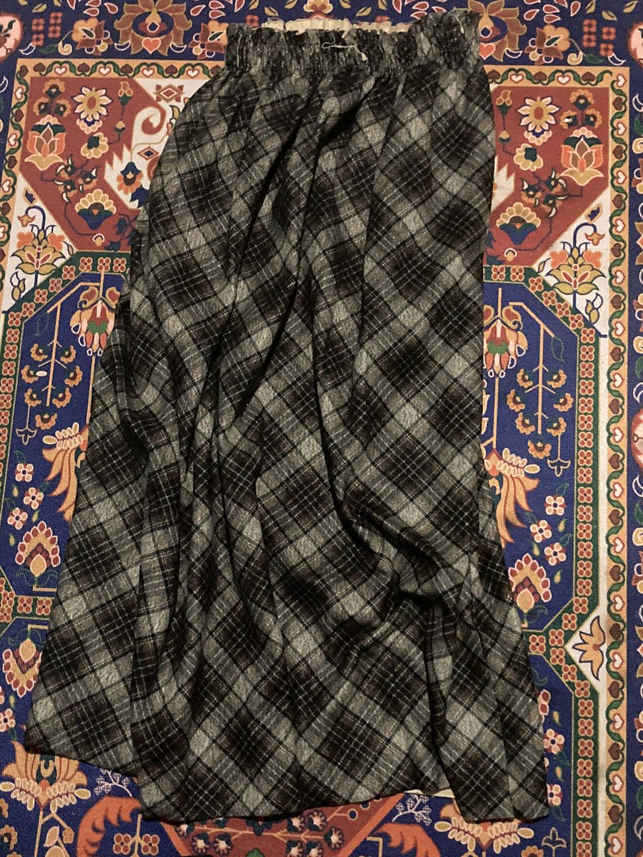 aku ada rok ini satu lagi