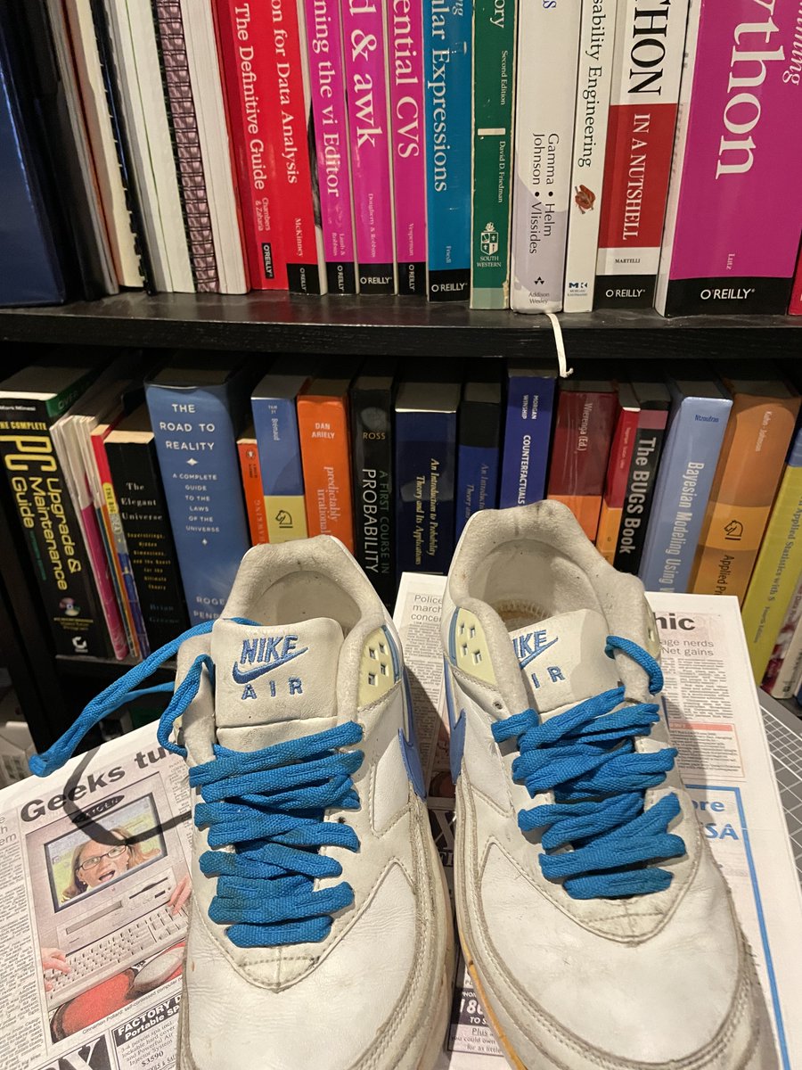 CompSciFutures's tweet image. First lets look at BWs. The Knot theory to ensure these laces never inflict upon their wearer the grave B-Boy mistake of crossing one's laces is in full effect in these fine two specimens - I would make the S1Ws proud: #DontBelieveTheHype