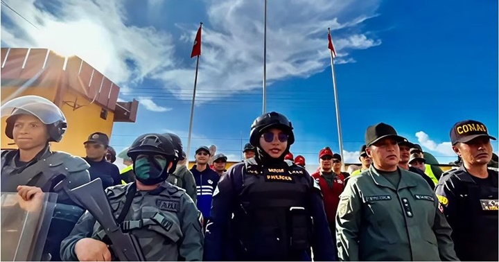 Arr3ch0's tweet photo. Ya vieron la insólita campaña de la FANB contra María Corina Machado ique con mujeres militares, difundida por GJ (Ej) Domingo Antonio Hernández Lárez. Pues pónganle mucha atención a los detalles de las imágenes, manos, escudos, nombres, todas creadas con inteligencia artificial. https://t.co/A3oLT6autP