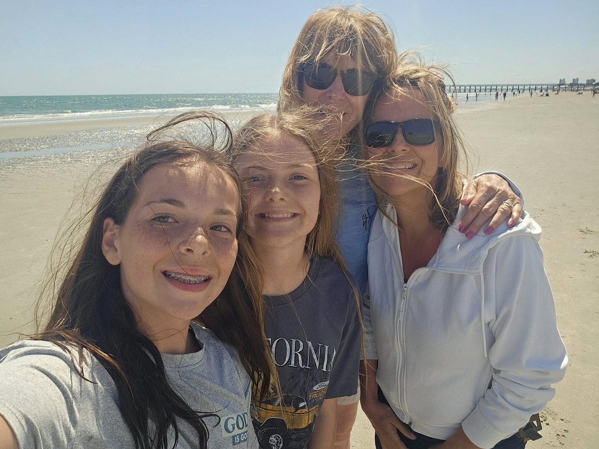 webrobby's tweet photo. .@craigmelvin Hey Craig! fellow SC family here 🙋‍♂️ My mom is your biggest fan and turns 70 on July 2nd—she watches @TODAYshow religiously and especially loves YOU. Would you consider sending her a quick video shoutout? Would make her year. 🙏💙 #SCproud #TodayShow @TODAYshow https://t.co/AWnC49htKE