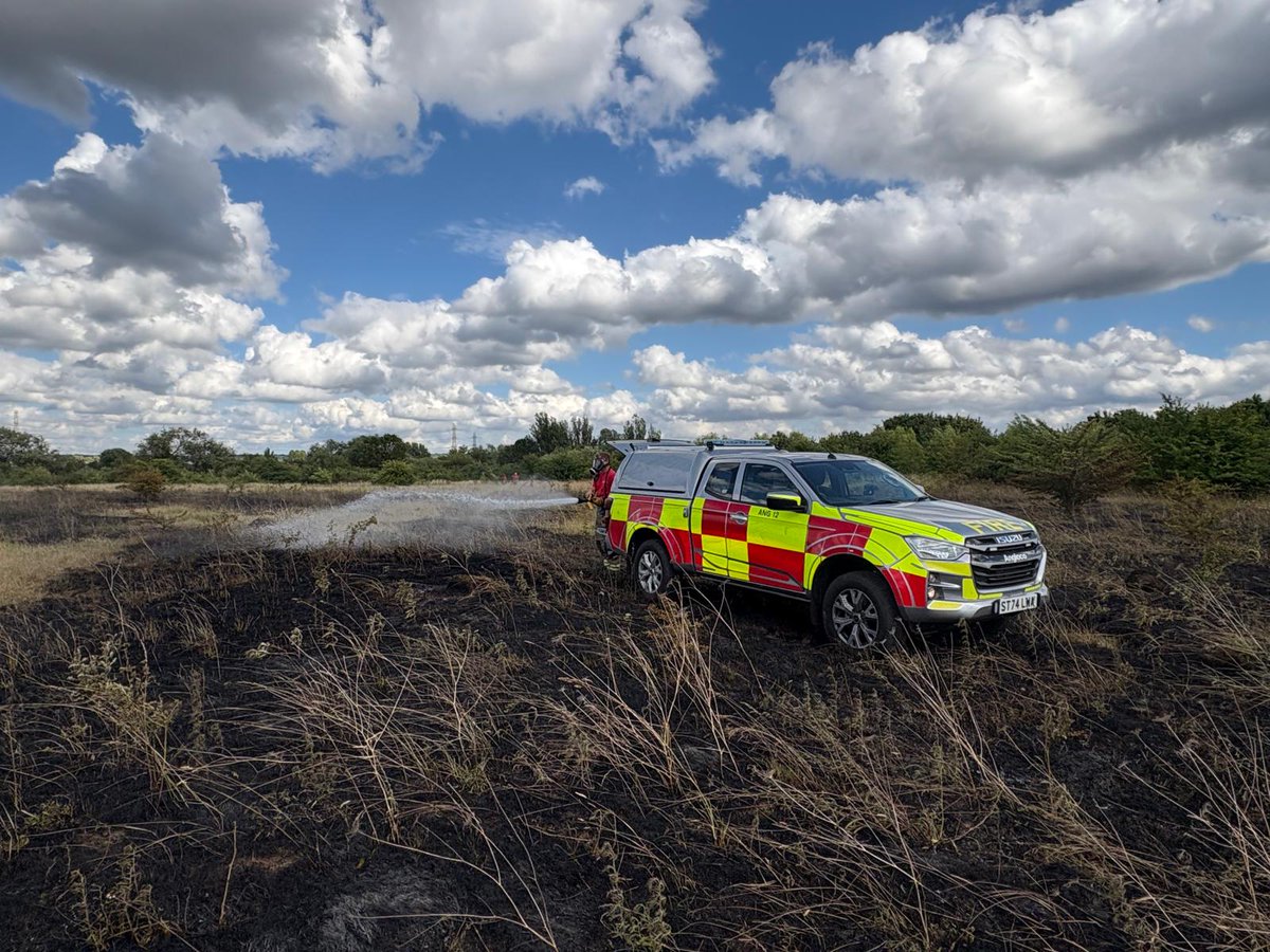 A wildfire response vehicle was deployed to help extinguish a wildfire in #Enfield yesterday.

With fine weather set to continue, we're asking landowners to manage their land by cutting back/ ploughing grass, especially where it lies close to properties.

london-fire.gov.uk/incidents/2025…