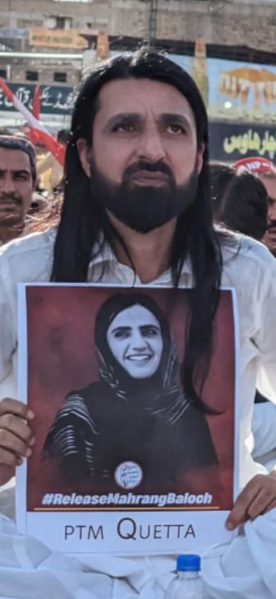 ZubairShahAgha1's tweet photo. بلوچ یکجہتی کمیٹی کے رہنما ڈاکٹر ماہ رنگ، بیبو اور بیبگر بلوچ کی تھری ایم پی او کی مدت ختم ہونے کے باجود رہا نہیں کیا جارہا ہے اور اب تک غیر قانونی طور پر جیل میں رکھا جارہا ہیں 
ڈاکٹر ماہ رنگ بلوچ  سمیت دیگر رہنماوں کو فوری طور پر رہا کیاجائے
#ReleaseBYCLeaders https://t.co/Ze78ZCs4Sx