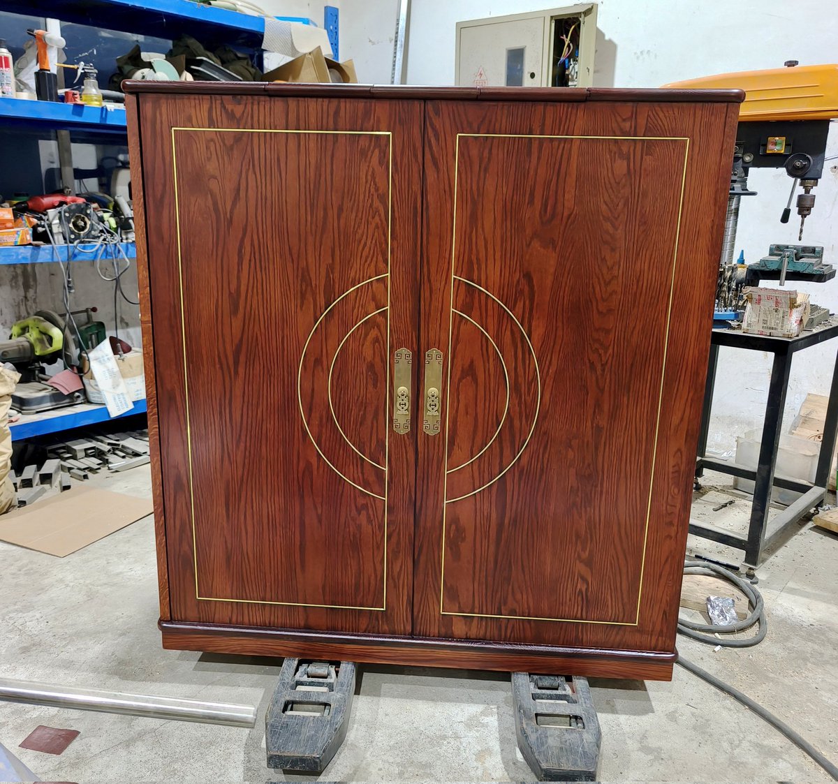 #bdsm #Materialised
#拘束家具
新中式实木拘束斗柜