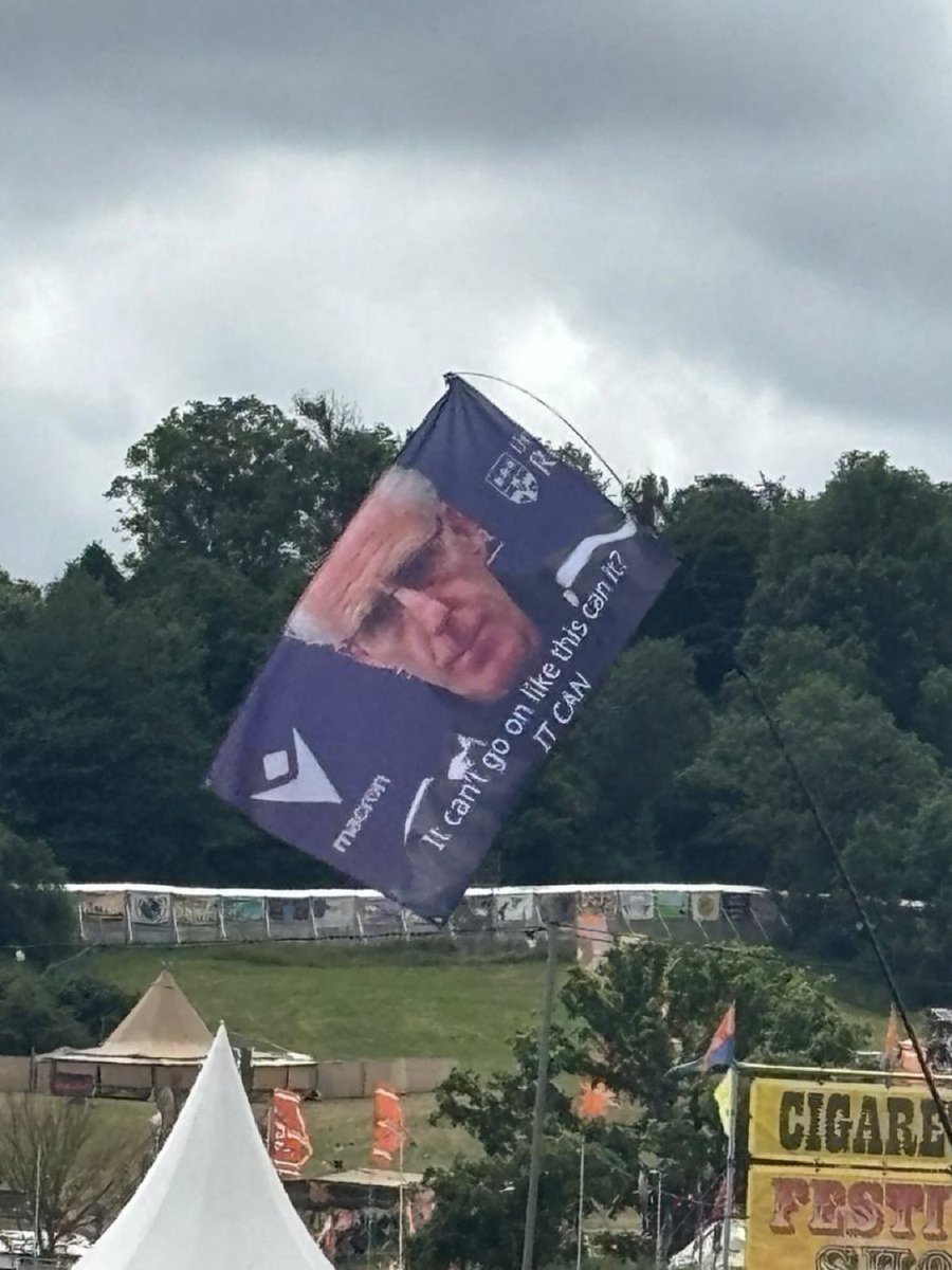The_Forty_Four's tweet photo. Spotted at Glastonbury festival 😭😭😭 https://t.co/0fuxHRdHeS