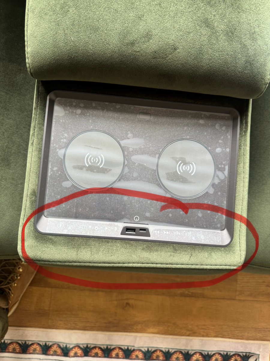 amontero184's tweet photo. @DFS we refused our order due to poor quality. The sofa was collected a week ago but still no confirmation of cancellation, refund, or finance being stopped. Direct debit is due soon and I’m really concerned. #DFS #CustomerService https://t.co/pjaHToGiOb
