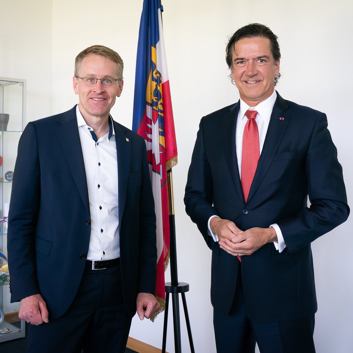 FinBotschaftDe's tweet image. Im Rahmen der diesjährigen #KielerWoche besuchte Botschafter @sauerka Kiel und traf sich u.a. mit Daniel Günther, Ministerpräsident des Landes Schleswig-Holstein. An dem Treffen in der Staatskanzlei @Land_SH nahmen auch die Honorarkonsule Finnlands in Kiel und Lübeck teil.
