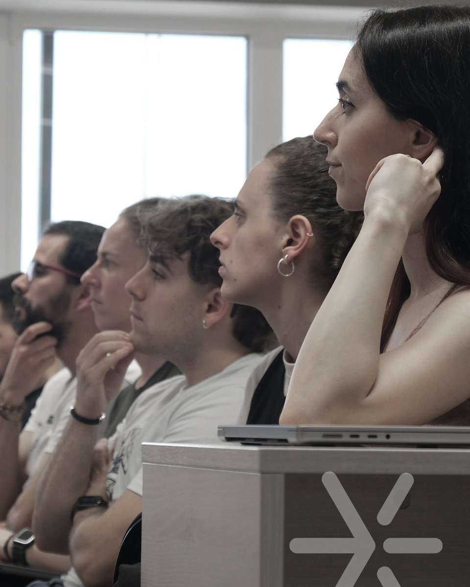 𝗧𝗮𝗹𝗹𝗲𝗿: 𝗜𝗔 𝗗𝗿𝗶𝘃𝗲𝗻 𝗗𝗲𝘃𝗲𝗹𝗼𝗽𝗺𝗲𝗻𝘁 🌐

Ayer y hoy, en 540 hemos parado unas horas para hacer lo que más nos gusta: aprender, cuestionarnos y darle una vuelta (y media) a cómo trabajamos.
Nos ha acompañado nuestro amigo <a href="/msanjuan/">Modesto San Juan</a> en el taller IA Driven