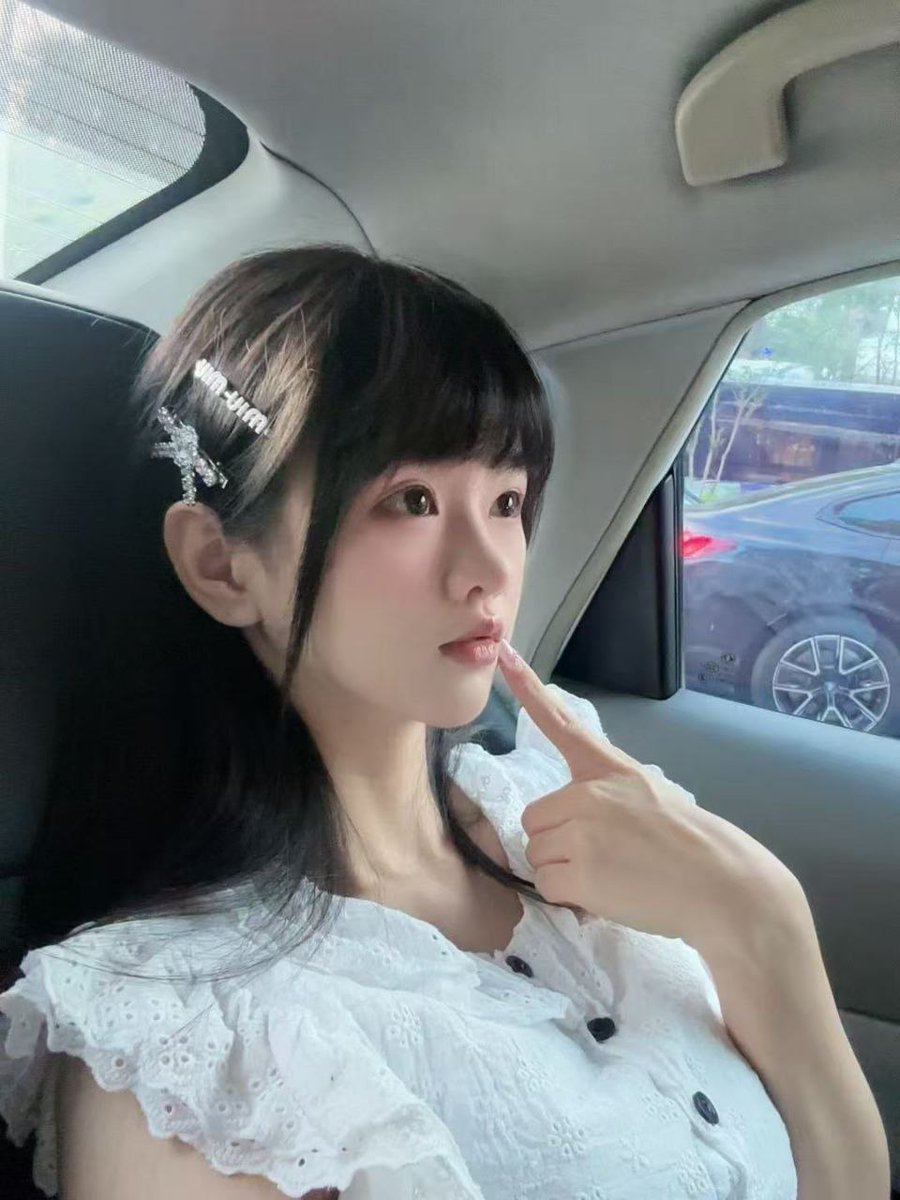 HolmesCyntbNeg's tweet photo. 🤟🦥
 🛹假如你今天只能重仓一个币
你选谁？🐼
Twitter；@BBR_BN
fourmeme 比特币 火币💹
币安🌉马斯克转发
私募😵加密小魔女*🥉Telegram: https://t.co/v0Oo0IwhXB https://t.co/7V0c2qQzvC