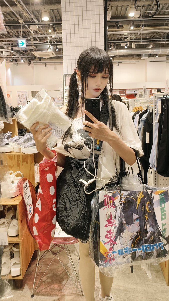 出来走了多久了才发现穿得丝袜是马油的

#伪娘 #cd #男の娘 #东京 #四爱 https://t.co/7sa3apq4ul