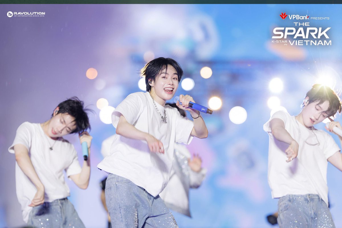 TPSTStreamteam's tweet photo. ✨New pics from our charming boy! Too handsome to handle 😍
#TEMPEST #템페스트 #テンペスト #TPST
#한빈 #형섭 #혁 #은찬 #LEW #태래
#HANBIN #HYEONGSEOP #HYUK #EUNCHAN #LEW #TAERAE
#TEMPESTinVietnam #TEMPESTxVPBankKStarSpark
#VPBankKStarSpark #RavolutionAsia #MegaConcerts #RavoConcerts