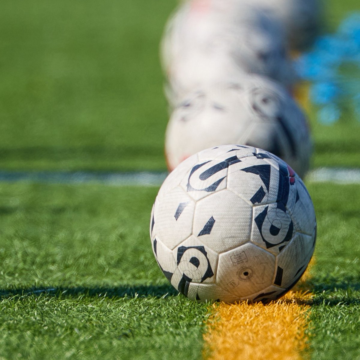 The Carleton Ravens announced the search for the program's first full-time head coach to begin work with the team ahead of the 2026 season.
Head coach Dominic Oliveri will remain with the team through the 2025 season, his 8th season with the program.
📰 : bit.ly/4lkIjbr