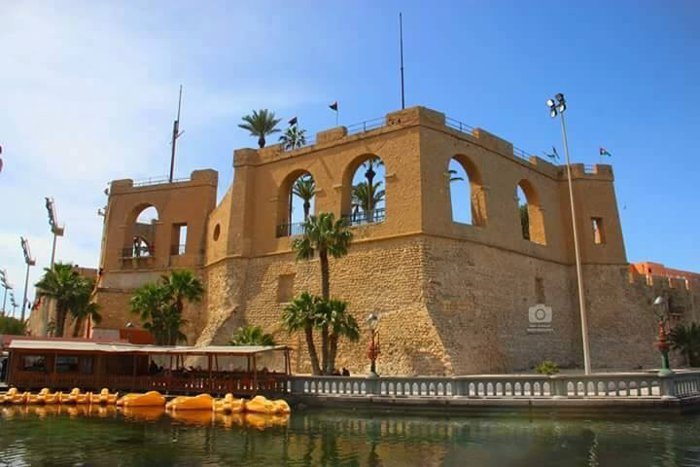 من أهم وأجمل المدن الأثرية الليبية..

_مدينة غدامس..المدينة البيضاء ☁️

_مدينة غات..لؤلؤة الصحراء 🌴

_مدينة لبدة الأثرية 🍂

_قلعة طرابلس..السراي الحمراء ✨️

#ليبيا  #غدامس #غات #لبده #طرابلس