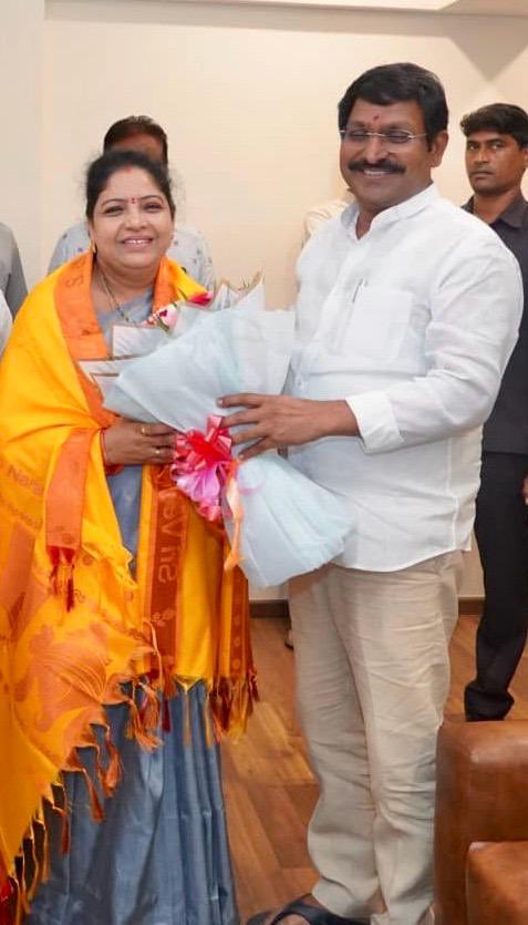 Sandhya Rani Gummidi (@gsandhyarani_) on Twitter photo నెల్లూరు జిల్లాలో మర్యాదపూర్వకంగా కలిసిన ప్రజాప్రతినిధులు మరియు అధికారులు..
<a href="/Somireddycm/">Somireddy Chandra Mohan Reddy</a> <a href="/brc_tdp/">Beeda Ravichandra</a> <a href="/Prashanthi_VPR/">Vemireddy Prashanthi Reddy</a>
#IdhiManchiPrabhutvam #APCMNaraChandrababuNaidu
#NaraLokesh
#ministersandhyarani #గుమ్మిడి_సంధ్యారాణి #సాలూరు_ఎమ్మెల్యే #sandhyaraniforsalur #gummidisandhyarani నెల్లూరు జిల్లాలో మర్యాదపూర్వకంగా కలిసిన ప్రజాప్రతినిధులు మరియు అధికారులు..
<a href="/Somireddycm/">Somireddy Chandra Mohan Reddy</a> <a href="/brc_tdp/">Beeda Ravichandra</a> <a href="/Prashanthi_VPR/">Vemireddy Prashanthi Reddy</a>
#IdhiManchiPrabhutvam #APCMNaraChandrababuNaidu
#NaraLokesh
#ministersandhyarani #గుమ్మిడి_సంధ్యారాణి #సాలూరు_ఎమ్మెల్యే #sandhyaraniforsalur #gummidisandhyarani