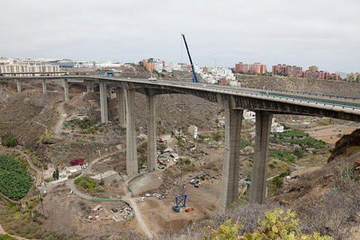 Técnicos de Obras Públicas han participado hoy en el IX Congreso Internacional de Estructuras organizado por la Asociación Española de Ingeniería estructural (ACHE) donde han expuesto los trabajos de reparación llevados a cabo en el viaducto del Guiniguada en estos tres años.