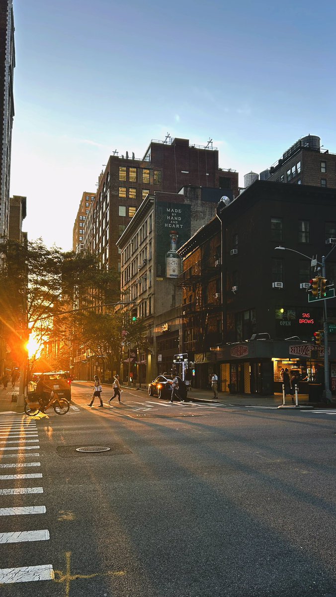 Gm NYC 🌅

Tomorrow:
Silk Road Day 02 / Between Worlds
<a href="/silkarthouse/">SILK</a> 

Did you RSVP already? We’re almost at capacity
→ lu.ma/silkroadnyc

See you at LUME Studios 🧡