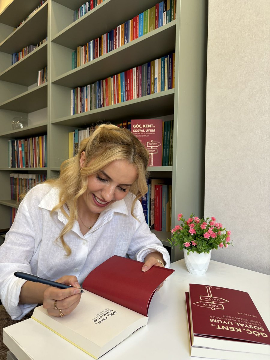 Kadim Kitaplar (@kadimyayin) on Twitter photo Yeni kitap baskıdan geldi, ilk imzaları yine ekip aldı.
Göç, Kent ve Sosyal Uyum: Türkiye ve Almanya’da Yerel Deneyimler satışta.
#yenikitap #kadimkitaplar #göç #sosyaluyum <a href="/aybikeacikel/">Aybike Acikel</a> Yeni kitap baskıdan geldi, ilk imzaları yine ekip aldı.
Göç, Kent ve Sosyal Uyum: Türkiye ve Almanya’da Yerel Deneyimler satışta.
#yenikitap #kadimkitaplar #göç #sosyaluyum <a href="/aybikeacikel/">Aybike Acikel</a>