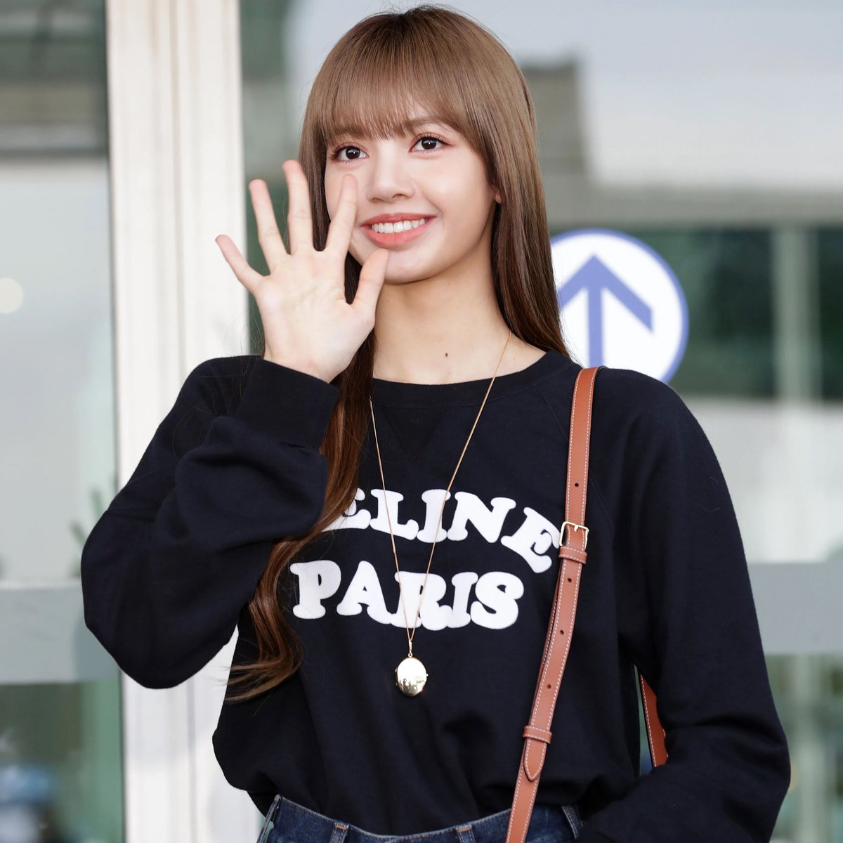 LISA announces a special one-day Closet Sale happening on June 29th! 🛍️💖

All proceeds will go to charity, showing her generous heart and love for giving back. 🫶✨ #LISA #ClosetSale #Charity #KindQueen #LLOUD