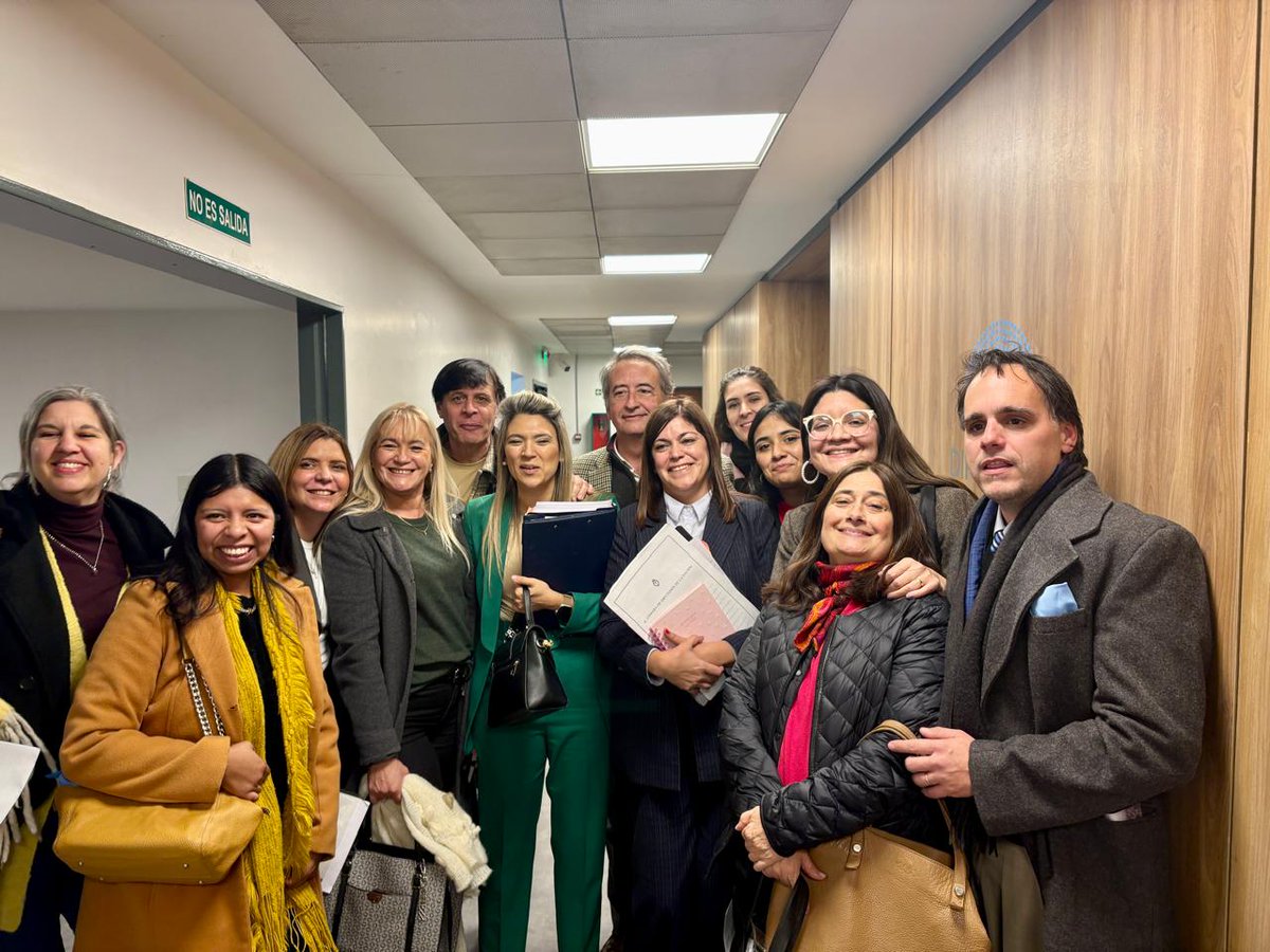 Ayer tuvimos la primer jornada de participación de la Sociedad Civil en la Comisión Bicameral de la Defensa del niño. El balance fue mayoritariamente a favor de la Vida. Muchas ONG nos manifestamos en contra del aborto en la figura del defensor.