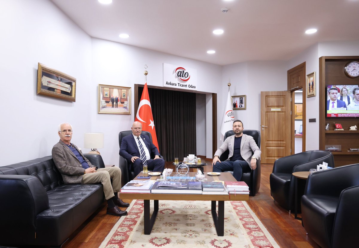 ATOkurumsal's tweet photo. Ankara Ticaret Odası Yönetim Kurulu Başkanı @GurselBaran, ATO’nun 37 No'lu Konut Amaçlı Olmayan İnşaat ve Altyapı Müteahhitleri Meslek Komitesi Meclis Üyesi Murat Akça’yı kabul ederek, çalışmaları hakkında bilgi aldı. Görüşmede, ATO Yönetim Kurulu Başkan Yardımcısı Temel Aktay da yer aldı.

@temelaktay @MuratAkca06