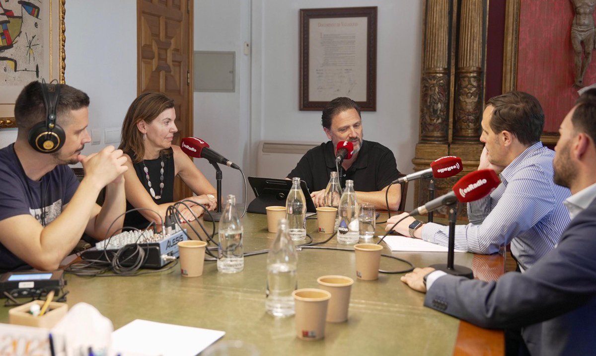 esRadio CyL (@esradio_cyl) on Twitter photo 🎙️ No te pierdas el programa especial de #ValladolidEsDeporte con Eduardo Blanco y todo el equipo #esRadioCyL
🎙️ <a href="/Conrado_Iscar/">Conrado Íscar</a> <a href="/Dip_Va/">DiputaciónValladolid</a>; <a href="/robertomigallon/">Roberto Migallón</a>, diputado de Empleo; María Monsalve, jefa de Servicio de Deportes; <a href="/KSantamarta/">Kiko Fuentes</a> <a href="/alimentosVALL/">Alimentos de Valladolid</a>
📻 esradiocastillayleon.es/valladolid 🎙️ No te pierdas el programa especial de #ValladolidEsDeporte con Eduardo Blanco y todo el equipo #esRadioCyL
🎙️ <a href="/Conrado_Iscar/">Conrado Íscar</a> <a href="/Dip_Va/">DiputaciónValladolid</a>; <a href="/robertomigallon/">Roberto Migallón</a>, diputado de Empleo; María Monsalve, jefa de Servicio de Deportes; <a href="/KSantamarta/">Kiko Fuentes</a> <a href="/alimentosVALL/">Alimentos de Valladolid</a>
📻 esradiocastillayleon.es/valladolid