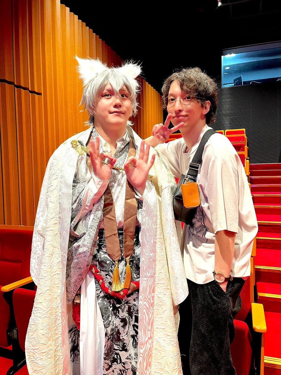 舞台『カミシバイ-開-』

星璃の初となる脚本演出
相方の晴れ舞台を見届けてきた。

1を100にしてきた星璃の
0から1を生む瞬間の連続に
心から拍手を。ほんまにお疲れさん。

なにがとは言わないけど
しょりおんすてーじの激アツさに
フロアぶちアゲでした。笑

最後まで、かましたれい👌
#カミシバイ
