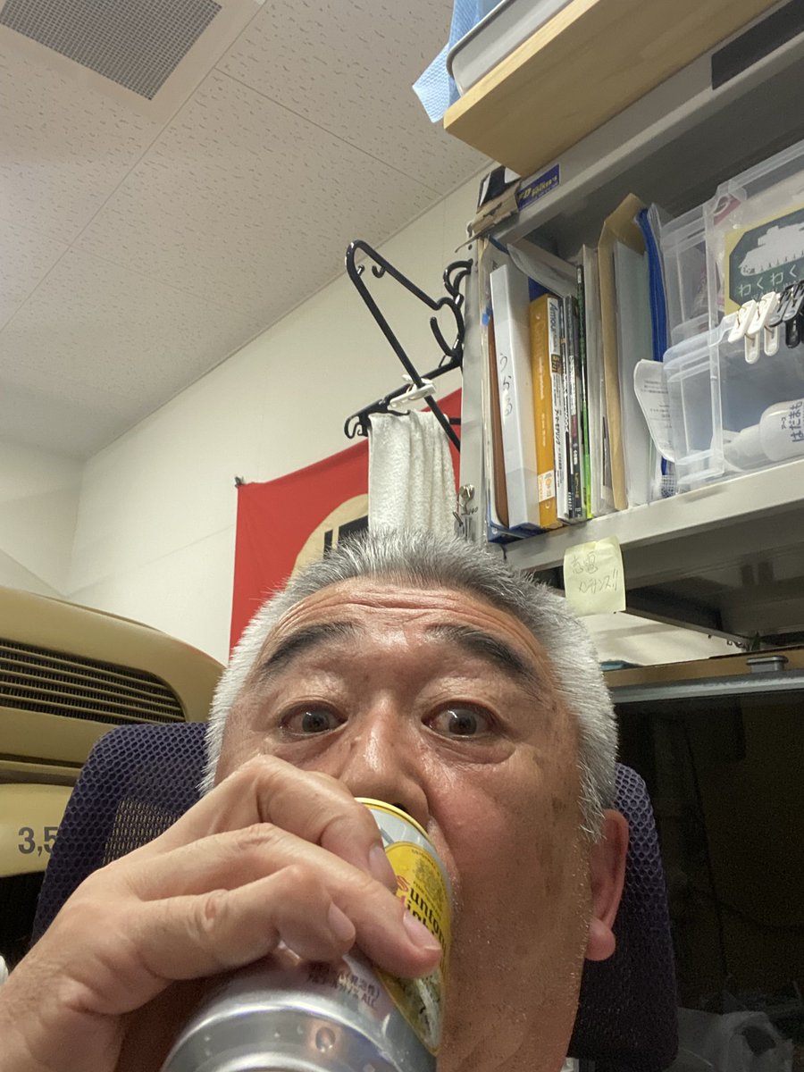 tamatetu's tweet image. 徹夜覚悟で隠居倉庫で3Dプリンターに「お前頑張れよ！」と声を掛け掛け酒を飲む64歳8ヶ月爺。

なんか楽しい😆👍

残り印刷時間 58時間・・・