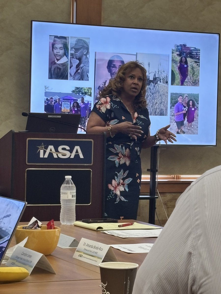 drorzel's tweet photo. “You can’t show up where you are without your story”… @SuptLeak is kicking off Day 4 of #ASuperWeek @IllinoisASA https://t.co/KTFhKPBYwn