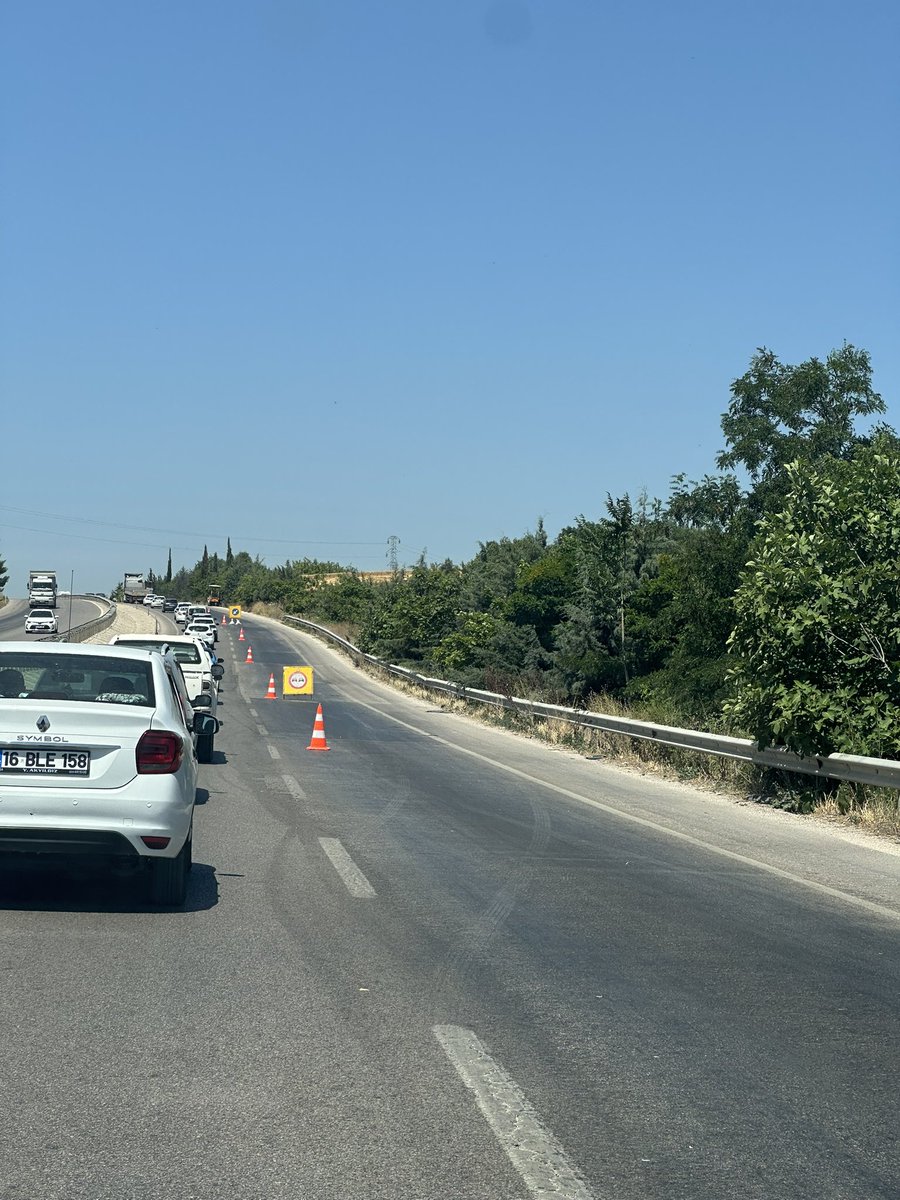 NDnmz's tweet photo. Bursa İzmir yolu bu yol çalışmasını gece yapsanız nasıl olur? Otobana yönlendirme var etik değil gibi https://t.co/1kJOK5jC5J