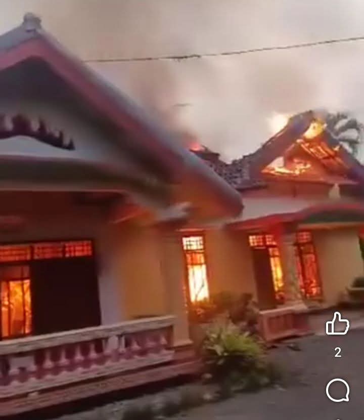 Breaking News:MATHIRA MP Eric Wamumbi house on fire in Nyeri!!

#SiriNiNumbers #OccupyStatehouse2025 #June25th #25thJune2025 #OccupyUntilVictory Wednesday is Wednesday #RutoMustGo #RutoMustGoNow Communications Authority
#Justice4OurMashujaa Thika Road
